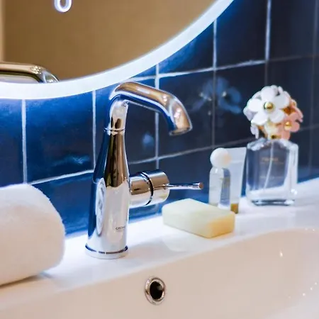 New And Renovated Amazing Flat In Heart Of Apartamento