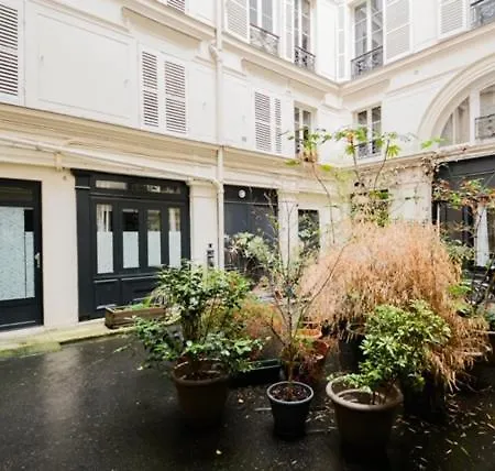 Appart-4Pers-1Chambre-Republique-Gare De L'Est Appartement *