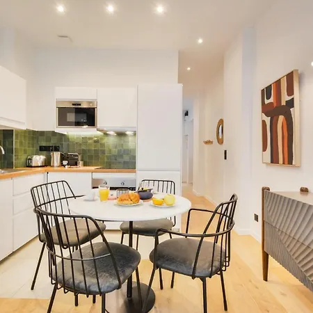 New And Renovated Amazing Flat In Heart Of *