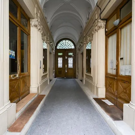 Appart-4Pers-1Chambre-Republique-Gare De L'Est * Parijs